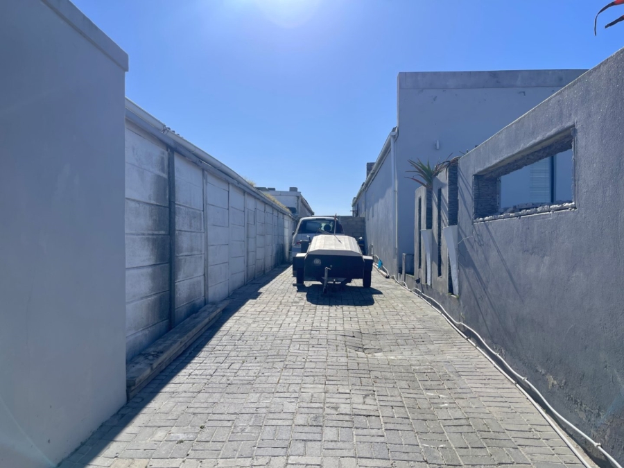 5 Bedroom Property for Sale in Pelican Heights Western Cape